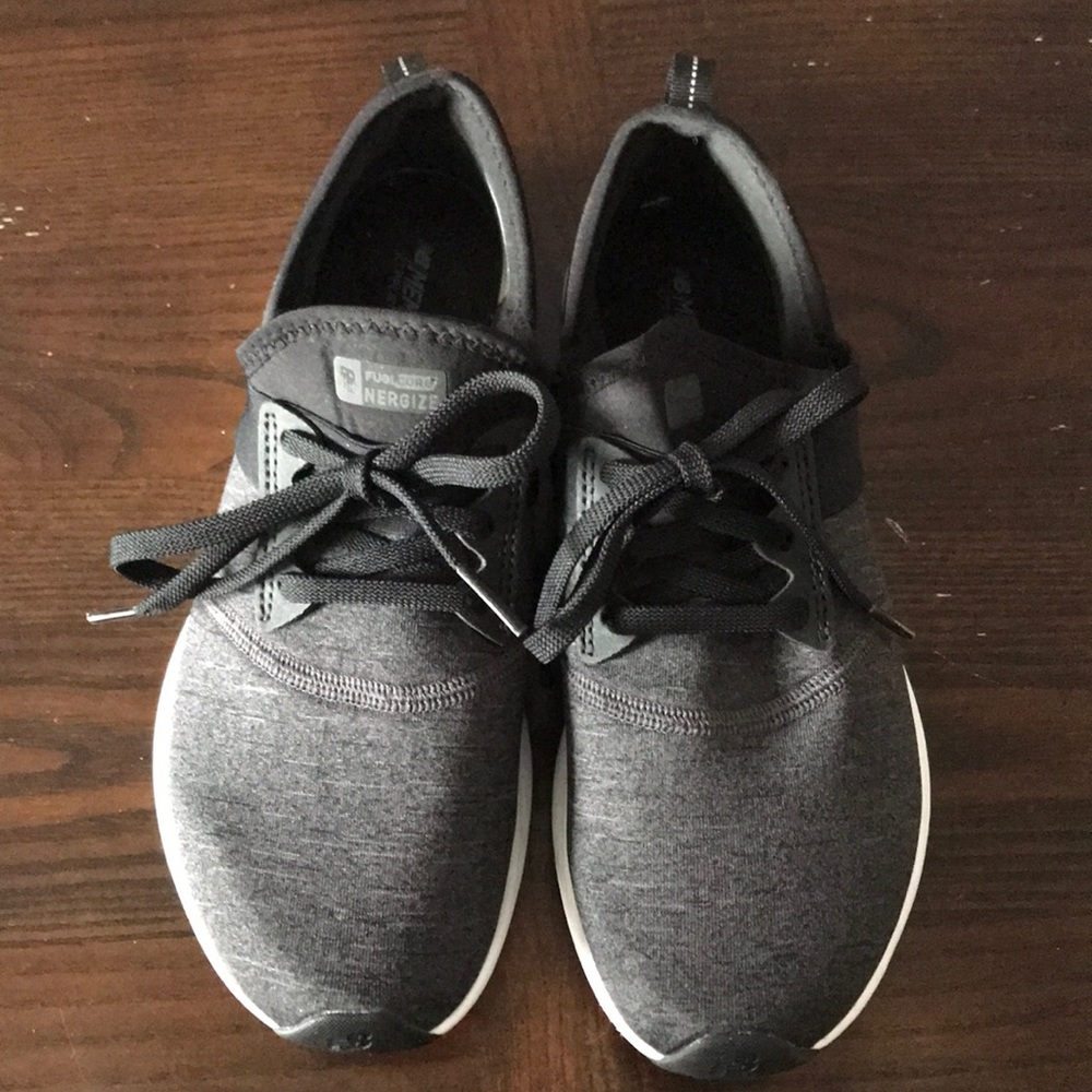 Women’s New Balance tennis shoes